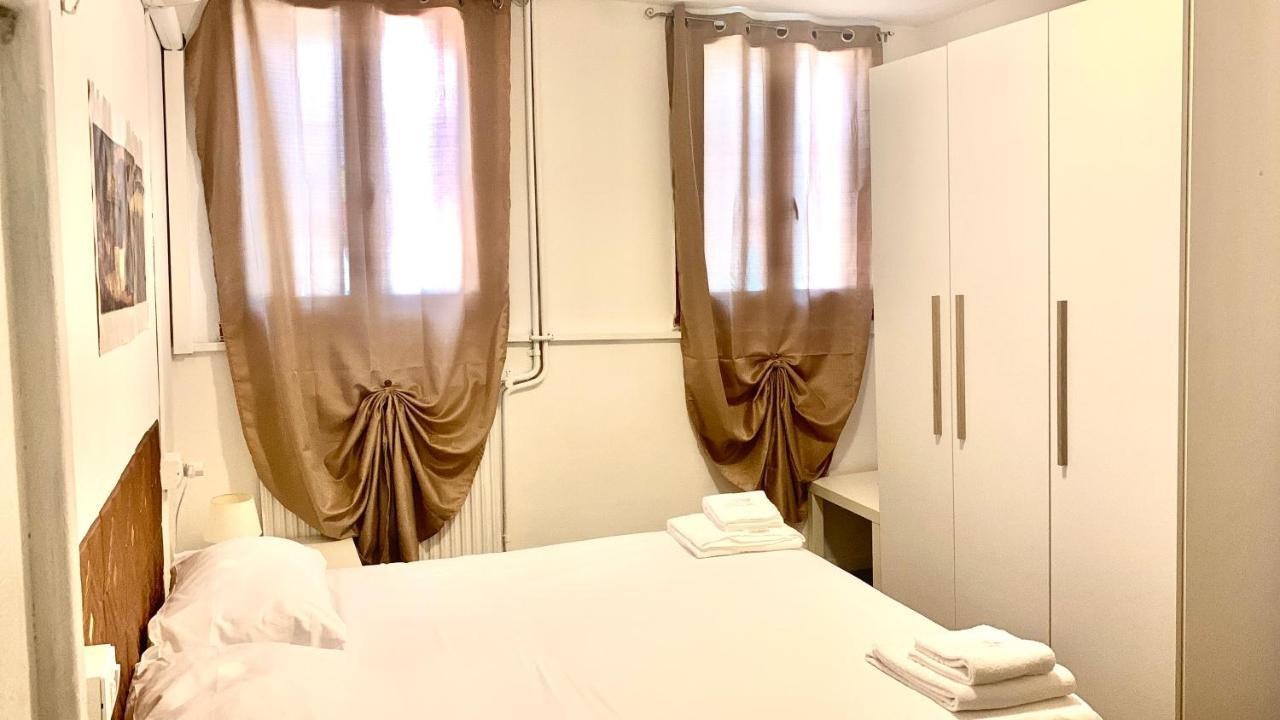 Bed and breakfast /room With Private Bathroom Venecia