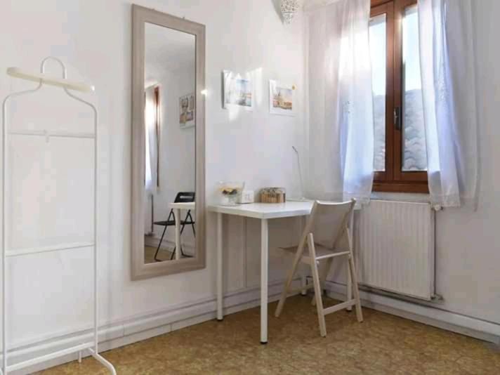 Bed and breakfast /room With Private Bathroom *